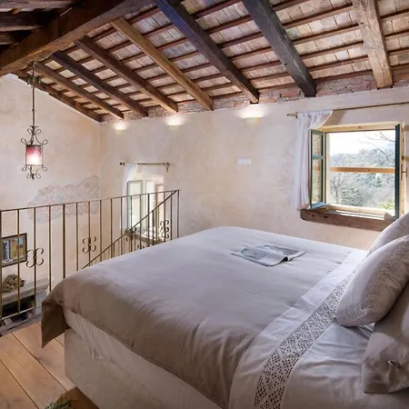 Villa Malini With Pool, Sauna And Fenced Garden