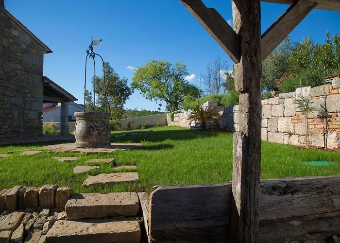 Malini With Pool, Sauna And Fenced Garden Villa