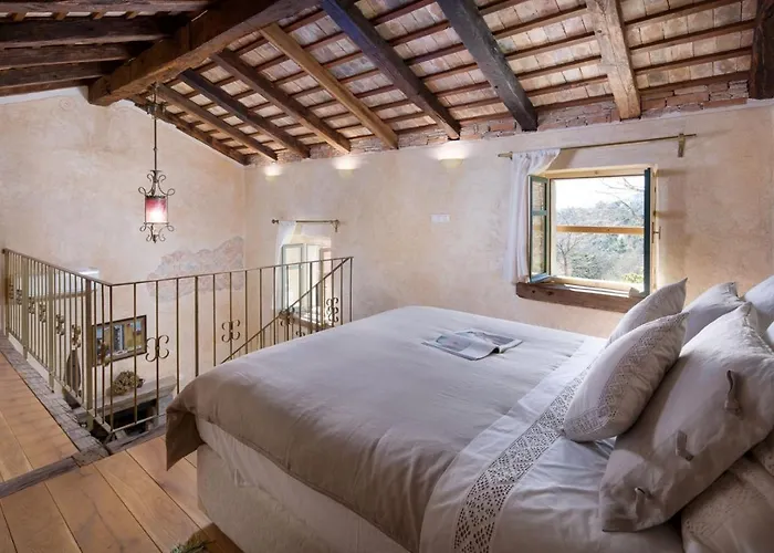 Villa Malini With Pool, Sauna And Fenced Garden