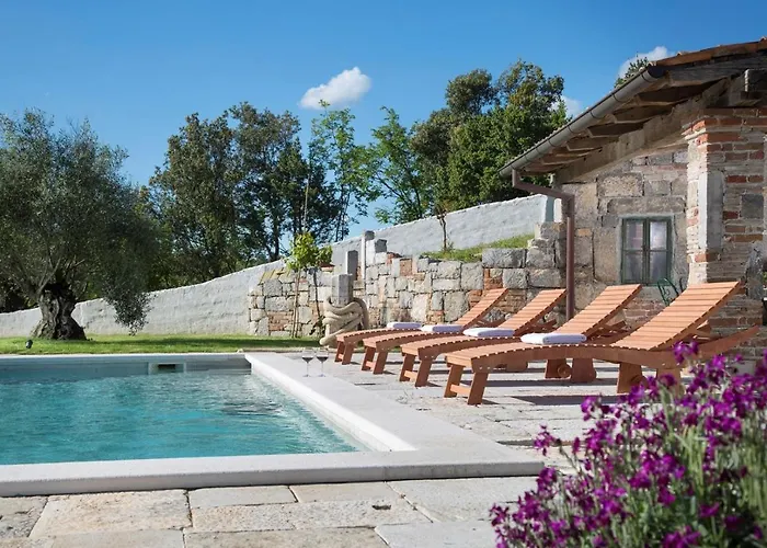 Villa Malini With Pool, Sauna And Fenced Garden *